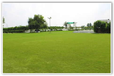 Party lawn area ground of Pari Farm at Ghaziabad
